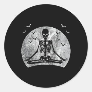 Sticker Rond Méditer Skeleton Yoga Lover Halloween Coût Lune