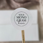 Sticker Rond MEGHAN Noir Blanc moderne Mariage classique Monogr<br><div class="desc">Ces autocollants en monogramme mariage noir blanc moderne de la collection Meghan sont parfaits pour un mariage personnalisé. Offrez à votre mariage un look de marque premium en téléchargeant votre monogramme de mariage ou votre crête personnalisée vers les modèles faciles à utiliser dans la collection MEGHAN de Fresh & Yummy...</div>