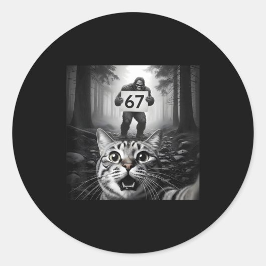 Sticker Rond Même de chat drôle avec Bigfoot 67 Six Sept Moi (Devant)