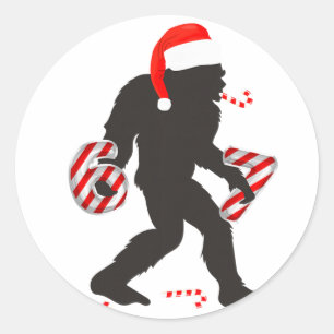 Sticker Rond Mème drôle 67 avec Bigfoot et cannes de bonbon Noë