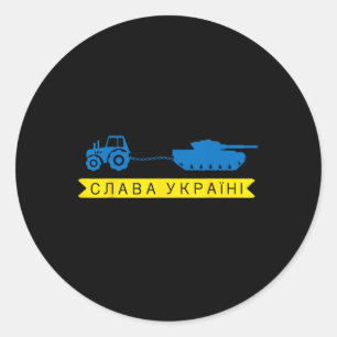 Sticker Rond Mème d'un agriculteur ukrainien volant un char rus