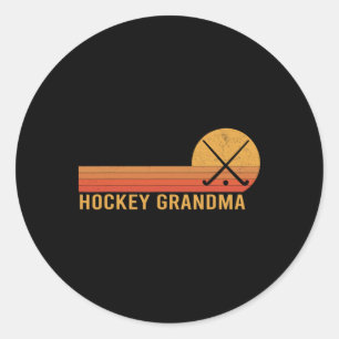 Sticker Rond Mémé hockey vintage rétro joueuse de hockey