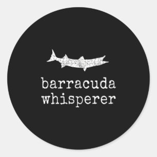 Sticker Rond Meneur de Barracuda Drôle Pêche au Barracuda