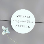 Sticker Rond Mention Mariage tourbillonnant Et Script<br><div class="desc">Pour une personnalisation plus avancée de cette conception,  cliquez sur le BOUTON OUTIL DESIGN BLEU ci-dessus !</div>