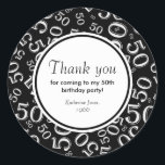 Sticker Rond Merci : Black and White 50th Birthday Party<br><div class="desc">Pour vous aider à dire, "Merci d'être venu à mon 50e anniversaire", il y a des modèles de texte pour vous de personnaliser facilement le texte au centre. Ce design est un arrière - plan abstrait noir et blanc du nombre cinquante (50) répété dans des tailles et angles variés dans...</div>