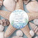 Sticker Rond Merci D'Avoir Célébré Avec Nous ! Mariage d'été<br><div class="desc">Merci D'Avoir Célébré Avec Nous ! Sticker Arrondi Classique Mariage D'Été. Notre design chic côtier pour les mariages d'été,  les fêtes de fiançailles,  ou les dîners de répétitions comprend des coquillages d'aquarelle bleue et arc-en-ciel et corail.,  Ajoutez du texte personnalisé à l'arrière pour fournir des informations supplémentaires.</div>