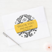 Sticker Rond Merci de damassé épousant le jaune de faveurs (Enveloppe)