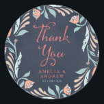 Sticker Rond Merci de Mariage floral Bluish Chalkboard<br><div class="desc">Cet autocollant rond de Merci présente une belle florale contre un arrière - plan de tableau rouge avec le mot "Merci" dans la police de script moderne. Utilisez-le pour sceller vos cadeaux de mariage ou pour la décoration. Consultez le Faire-part de mariage et les autres éléments mariages correspondants de ma...</div>