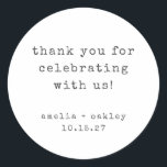 Sticker Rond Merci de mariage personnalisé blanc Retro Typewrit<br><div class="desc">Étiquette minimaliste Retro Noir et blanc Merci de mariage personnalisé Classic rond</div>