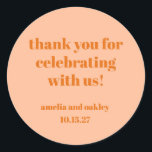 Sticker Rond Merci de mariage personnalisé Gras Peach Orange Re<br><div class="desc">Ajoutez une touche spéciale à vos faveurs de mariage avec ces stickers de remerciement élégants. Dans Peach Orange, ces autocollants personnalisables sont parfaits pour sceller des sacs de faveur, des boîtes cadeaux ou des enveloppes. Personnalisez avec les noms et la date mariage pour un détail de finition réfléchi que vos...</div>
