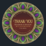 Sticker Rond Merci Golden Peacock Plumes Mandala<br><div class="desc">Design audacieux et magnifique : Texte personnalisable avec un cercle de plumes paon. De magnifiques couleurs vertes et violettes avec de riches garnitures d'or. | Ce nom et ces détails décoratifs font le design exceptionnel pour de nombreux événements spéciaux - entièrement personnalisable ♥ cadeau souvenir Fiançailles / Mariage (ou anniversaire)...</div>