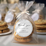Sticker Rond Merci Mariage de bordure de ligne de script élégan<br><div class="desc">Elégant Merci de Mariage de bordure de ligne de script. Un design typographique moderne pour vos faveurs de mariage,  avec une typographie stylisée pour le Merci. Personnalisez facilement le reste du texte.</div>