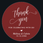 Sticker Rond Merci pour célébrer avec nous, Mariage<br><div class="desc">Merci pour fêter avec nous,  Mariage Classic Round Sticker,  sur le thème bordeaux.</div>