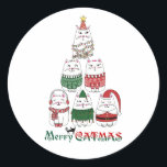 Sticker Rond Merry Catmas Funny Christmas Kitten<br><div class="desc">Des chattes jouées dans un chapeau de Père Noël, un costume d'elfe, de laides chandails de Noël et plus encore. Ces chatons heureux et grincheux apporteront de la joie à chaque coin de vos vacances. Embrassez l'esprit de donner avec des autocollants sur le thème du chat mignon et amusants pour...</div>