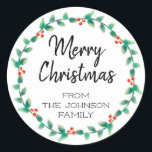 Sticker Rond Merry Christmas Holly Wreath personnalisé<br><div class="desc">Voici la façon parfaite de étiquette vos cadeaux de Noël pour la famille et les amis avec ce sticker de vacances simple et élégant disponible en deux tailles. Le design comprend une belle couronne circulaire moderne de baies vitrées, avec les mots Joyeux Noël à l'intérieur de la couronne, ainsi que...</div>