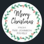 Sticker Rond Merry Christmas Holly Wreath personnalisé<br><div class="desc">Voici la façon parfaite de étiquette vos cadeaux de Noël pour la famille et les amis avec ce sticker de vacances simple et élégant disponible en deux tailles. Le design comprend une belle couronne circulaire moderne de baies vitrées, avec les mots Joyeux Noël à l'intérieur de la couronne, ainsi que...</div>