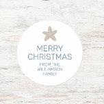 Sticker Rond Merry Christmas Starfish Minimal Famille Blanc<br><div class="desc">Joyeux Sticker Arbre de Noël Minimal Famille Blanc Classic Round Sticker. Personnalisez avec votre propre texte, couleurs et ou polices. Montré en bleu tempête texte sur blanc avec étoiles de mer couleur sable foncé. Nous vous invitations à visiter notre magasin Zazzle, Beachy Design Co, pour des produits assortis et plus...</div>