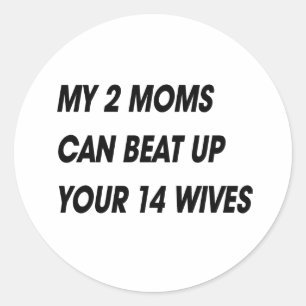 STICKER ROND MES 2 MAMANS PEUVENT BATTRE TES 14 FEMMES