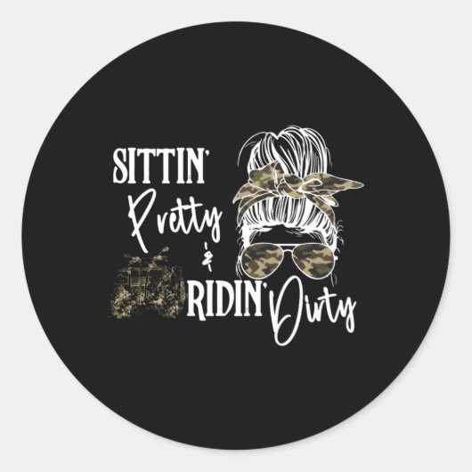 Sticker Rond Messy Bun Sittin Pretty Ridin-Dirty Pays Sud (Devant)