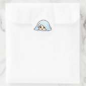 Sticker Rond Mignon Bébé Kawaii Timide Sous La Couverture – Dou (Sac)
