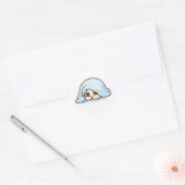 Sticker Rond Mignon Bébé Kawaii Timide Sous La Couverture – Dou (Enveloppe)