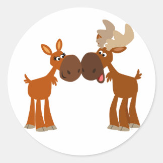Sticker rond mignon en orignal en amoureux