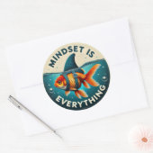Sticker Rond Mindset Is Everything Goldfish Motivational Quote (Enveloppe)
