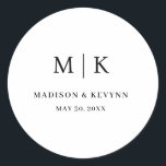 Sticker Rond Minimal et chic | MARIAGE<br><div class="desc">Minimal et chic | Sticker rond classique Mariage noir et blancCes serviettes de douche mariage ou nuptiales élégantes et modernes présentent un design simple en noir et blanc qui dégage un style minimaliste. Ajoutez vos initiales ou votre monogramme pour les rendre complètement vôtres.</div>