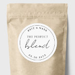 Sticker Rond Minimaliste moderne Le mariage parfait mariage Fav<br><div class="desc">Des autocollants personnalisés pour le café et le thé mariage faveurs avec "le mélange parfait" design moderne minimaliste noir et blanc.</div>
