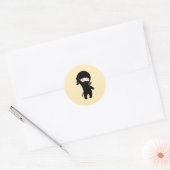 Sticker Rond Minuscule Ninja heureux sur Jaune (Enveloppe)