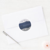 Sticker Rond Misty Alaskan Sea dans les tons bleu (Enveloppe)