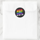 Sticker Rond Mme Et Mme Est. 2025 - Mariage Gay pride (Sac)