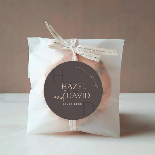 Sticker Rond Modern Brown Monogram Minimalist Wedding
