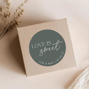 Sticker Rond Modern Dark Sage Green Love is Sweet Wedding Favor