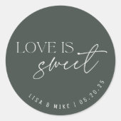 Sticker Rond Modern Dark Sage Green Love is Sweet Wedding Favor (Devant)