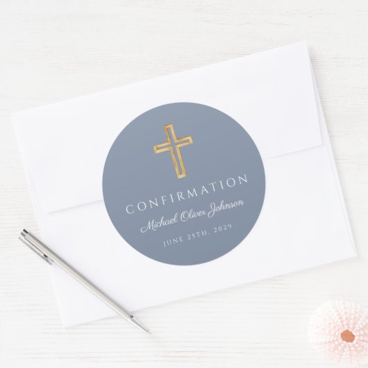 Sticker Rond Modern Dusty Blue Religious Cross Boy Confirmation (Enveloppe)