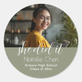 Sticker Rond Moderne Elegant Sage Green Photo Graduation (Devant)