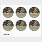 Sticker Rond Moderne Elegant Sage Green Photo Graduation (Feuille)