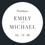 Sticker Rond Moderne minimaliste Mariage noir et blanc<br><div class="desc">Noir et blanc minimaliste moderne pour mariage favoriser collant emballage. Personnalisez tout le texte et les couleurs dans ce design de mariage simple et moderne.</div>