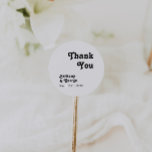 Sticker Rond Moderne Rétro Lettering Merci mariage Faveur<br><div class="desc">Ce autocollant moderne et rétro qui vous remercie mariage faveur classique rond autocollant est parfait pour votre mariage d'été bohème vintage unique et tendance. Le lettrage est une police boho noir chic des années 70 qui donne à ce design classique minimaliste vibes hippie super. Vous pouvez ajouter vos propres graphiques...</div>