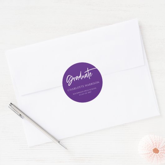 Sticker Rond Moderne Script Purple White Graduation (Enveloppe)