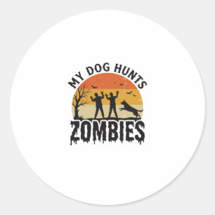 Sticker Rond Mon chien chasse les zombies Vintage Halloween Art