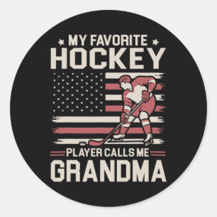 Sticker Rond Mon joueur de hockey préféré m'appelle grand-mère