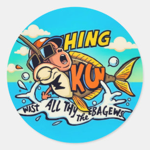 Sticker Rond Monkearound, Une Aventure De Pêche Amusante