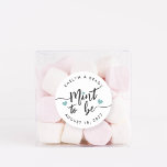 Sticker Rond Monnaie Noire & Blanc à être mariage préféré<br><div class="desc">Les autocollants de faveur de mariage Punny sont "menthe to be" en cendres molles noir en écriture accentuée avec les coeurs turquoises. Personnalisez avec vos noms et votre date de mariage.</div>
