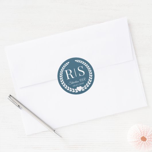 Sticker Rond Monogramme bleu océan simple Moody (Enveloppe)
