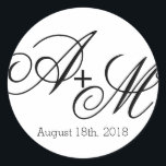 Sticker Rond Monogramme de bord moderne<br><div class="desc">Cet autocollant fait partie du Mariage de Monogramme de bord moderne Collecte avec un style audacieux mais simple. Modifiez les initiales du monogramme avec les initiales du marié et du marié et insérez votre date de mariage ou tout autre texte à la place du texte figurant dans le modèle de...</div>