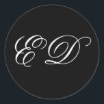 Sticker Rond Monogramme de calligraphie classique minimaliste n<br><div class="desc">Script classique élégant de calligraphie noir et blanc avec autocollant mariage minimaliste de style simple et personnalisé. Ce produit peut être facilement personnalisé. Si vous avez besoin d'aide pour la personnalisation du produit ou si vous avez besoin de produits correspondants,  veuillez me contacter via Zazzle.</div>
