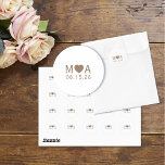 Sticker Rond Monogramme de couple marié Cœur d'amour<br><div class="desc">Un excellent article de coordonnées ! Nos autocollants de mariage à monogramme sont un excellent complément aux fournitures de la fête de mariage pour la collection Beautiful Brown Horses Design. Ajoutez vos monogrammes de couple marié et votre date spéciale. Utilisez le modèle pour créer vos propres autocollants de mariage à...</div>