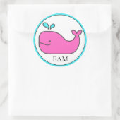 Sticker Rond Monogramme de Preppy Nautical Pink et Aqua Whale (Sac)